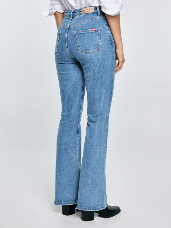 d6a2f39b5a9f6f09d0853801bbe91fe70ceab855 Jeansy damskie z rozszerzaną nogawką jasnoniebieskie Clara Flare 158