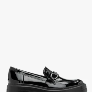 Czarne lakierowane mokasyny z ozdobą