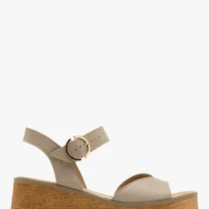 Beżowe sandały na platformie