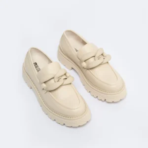 Mokasyny damskie z ozdobnym łaŅcuchem beżowe LL274581 801