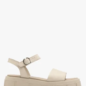 dc7542537773dbceba2c6d6d76c93085e3ffcc45 Kremowe sandały ze srebrną sprzączką