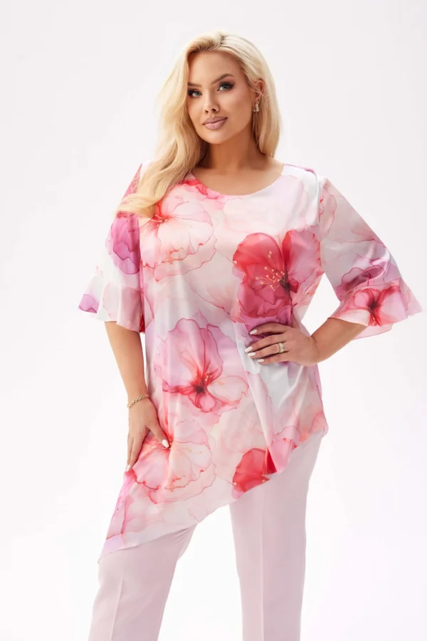 Elegancka tunika Liliana z asymetrycznym krojem w kwiaty w odcieniach bieli i różu PLUS