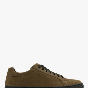 Oliwkowe trampki na czarnym spodzie