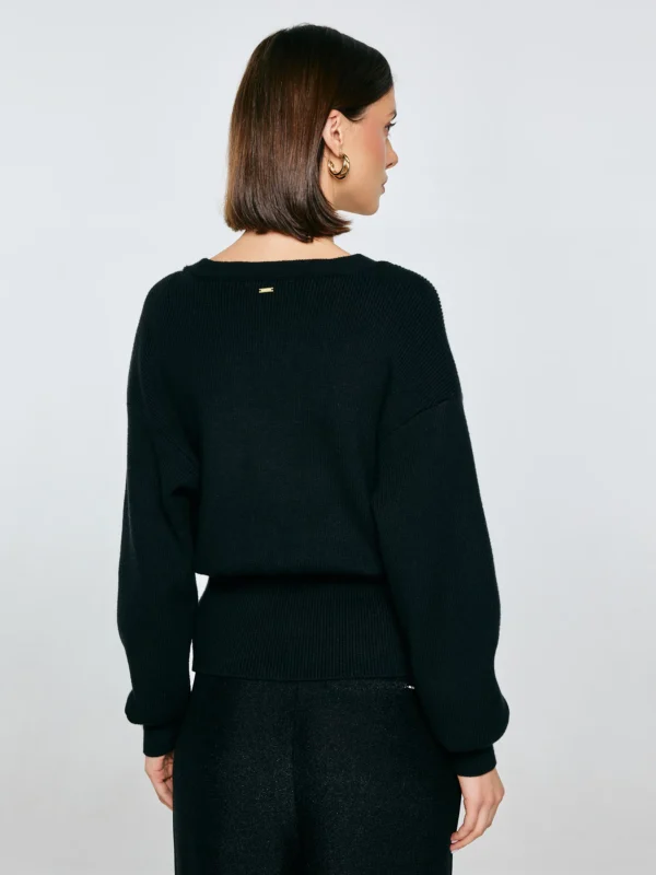 Sweter damski z wiskozy taliowany czarny Goldi 906