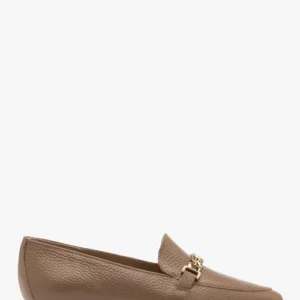 Ciemnobeżowe mokasyny damskie z ozdobą