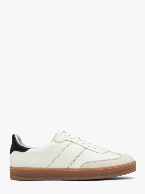 e722ce5ffa20a1d46535b6b3a61e45d3f32b59a5 Półbuty damskie w sportowym stylu na płaskim beżowym spodzie