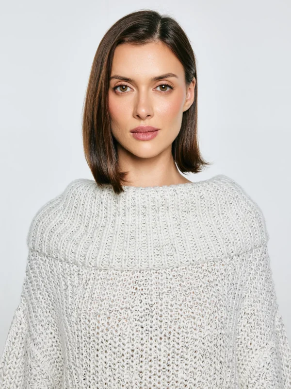 Sweter damski z obszernym golfem melanżowy biały Magdalena 100