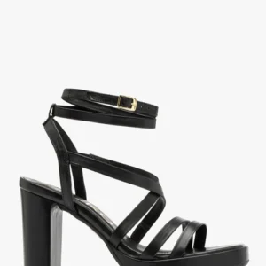 Czarne sandały z ozdobnych paseczków