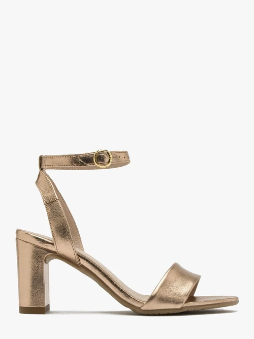 Platynowe sandały na słupku