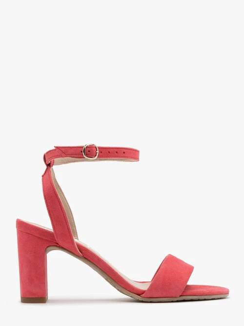 Różowe sandały na obcasie