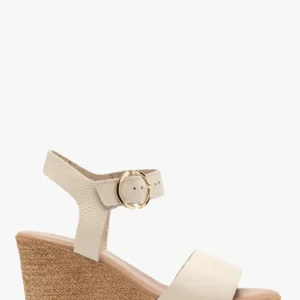 Kremowe sandały damskie