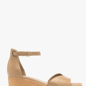 Beżowe sandały na platformie