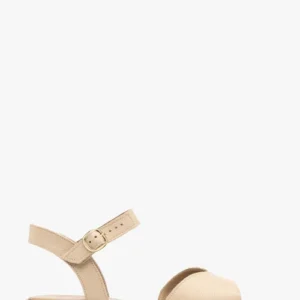 Beżowe sandały damskie na płaskim spodzie