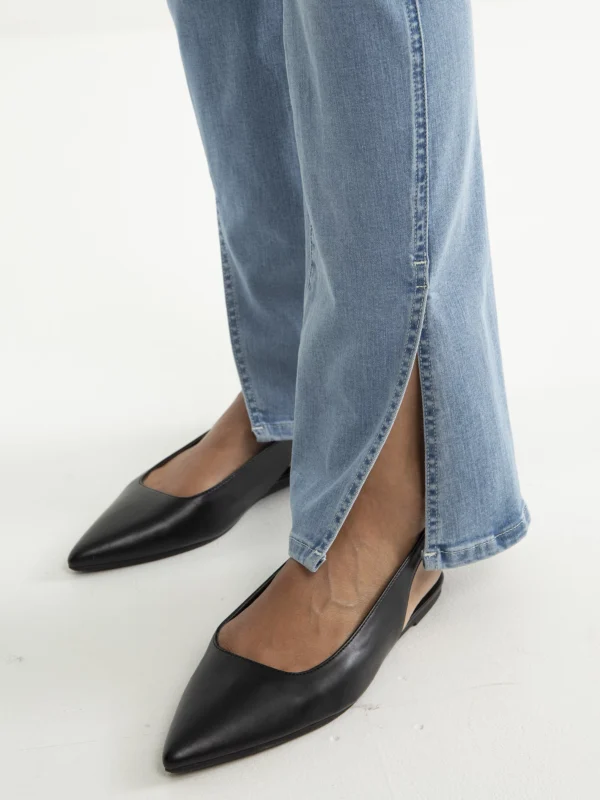 fa14c0b6b0350e8df330d55363bfe21a9864af3f Jeansy damskie bootcut z rozcięciami jasnoniebieskie Blake 219