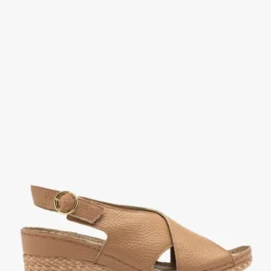 Ciemnobeżowe sandały na platformie