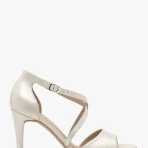 fda2aa5b9a0ec08b6f3907e23c371e256dbd83d1 Perłowe sandały na szpilce