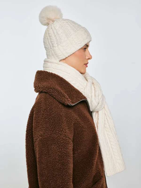 Szalik damski z dekoracyjnym splotem kremowy Caroles 103