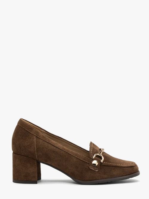 Brązowe mokasyny na słupku z łańcuszkie