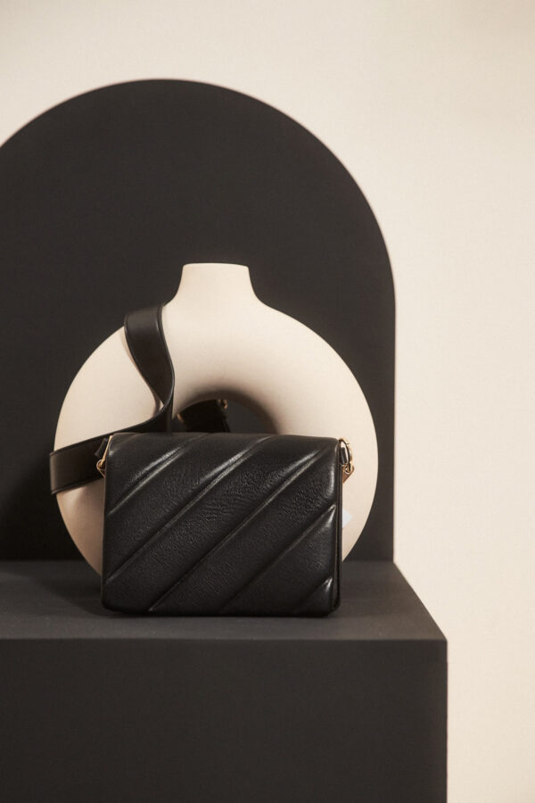 0092b6230f4d0f1bed8562311ac08a100b8976b5 Torebka na ramię z szerokim paskie