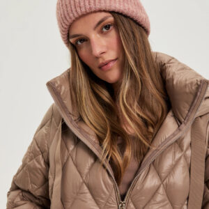 Czapka z dodatkiem wełny ciemnoróżowa