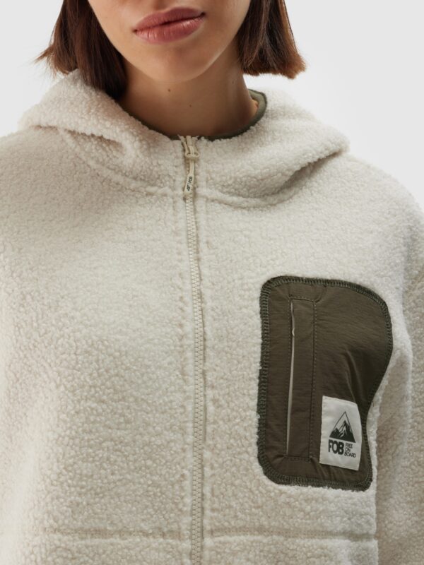 02752c12845250945ef553656a9d5af440a99c9e 4F Polar sherpa z kapturem regular damski - biały