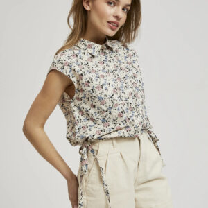 03afa6cfdd8a4f6921769f41b8c851da342785dd Koszula w kwiatki z kołnierzykiem i krótkimi rękawami beżowa