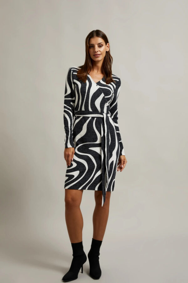 Dzianinowa sukienka z paskiem szara