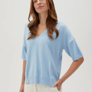 058eec3f2cd58732a86b1246f51f321ba237428f Sweter z krótkimi rękawami i dekoltem w serek błękitny