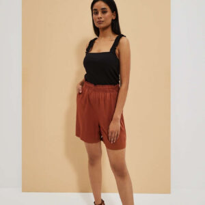 072d681fcecfc70f5c96157906d49288fd457ea3 Prążkowany top z szerokimi ramiączkami czarny