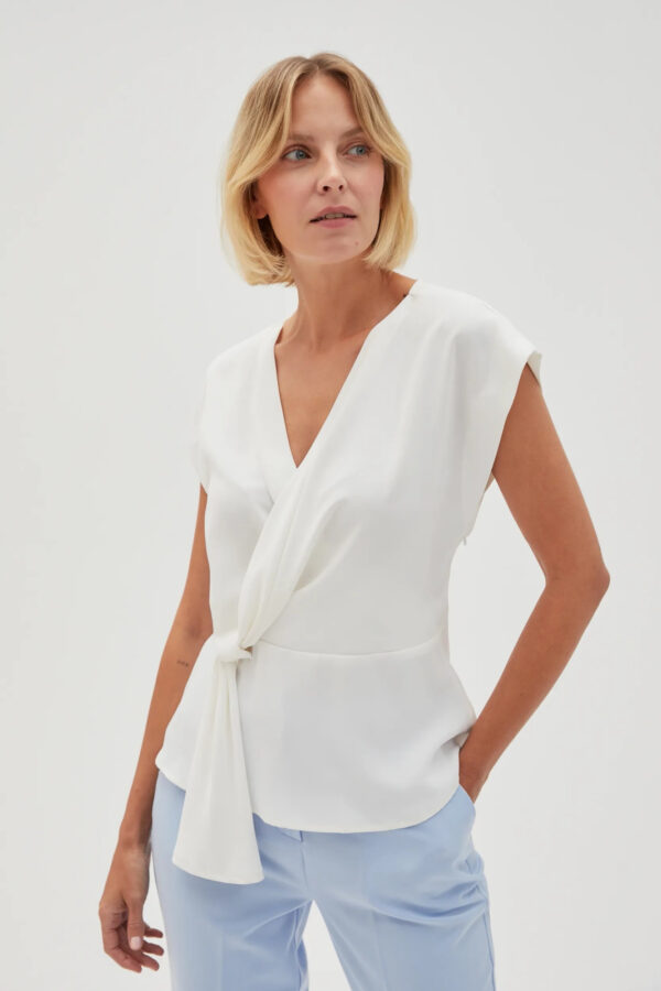 083bbe7a8a3a4b47b00480e58a7c88dc4bd303c4 Koszula z wiązaniem biała