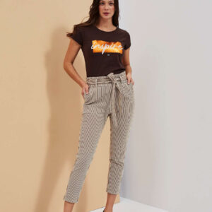 08aff329a52ad75c4bad3e32ded341db8e86ac9b Spodnie w paski z paskiem w talii