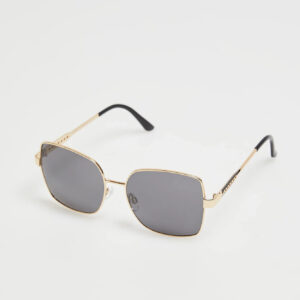 Okulary przeciwsłoneczne z czarnymi szkłami i metalowymi oprawkami