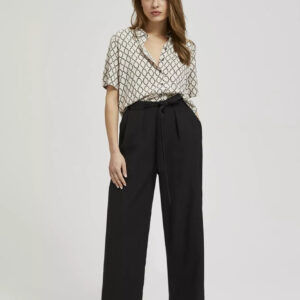 0a6d52761d86760044670198d8f2335fc0e4e98d Gładkie spodnie z szerokimi nogawkami i wiązaniem w pasie czarne