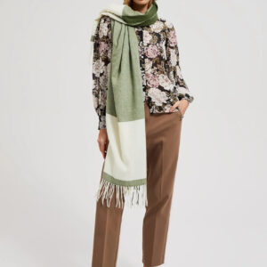 Ciepły szal z frędzlami oliwkowy