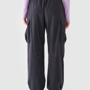 4F Spodnie casual cargo damskie - czarne