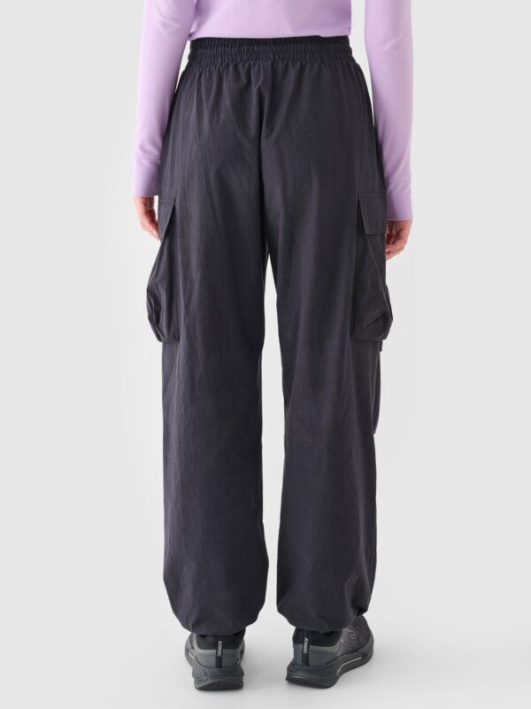 0e117830692f93263d1d2689b7bffb72352d1fbb 4F Spodnie casual cargo damskie - czarne