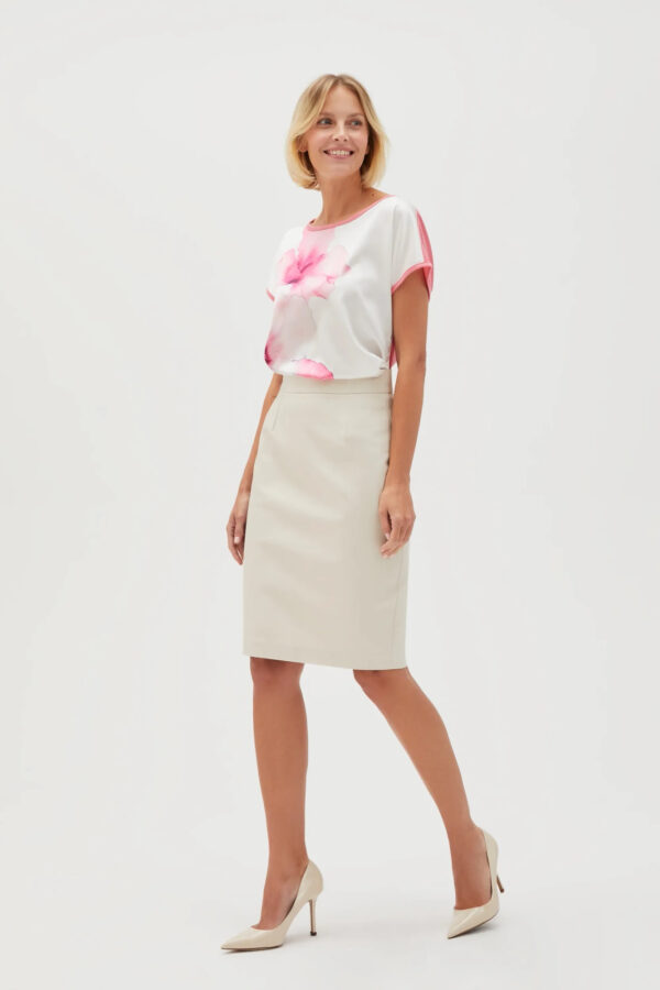 Ołówkowa spódnica beżowa