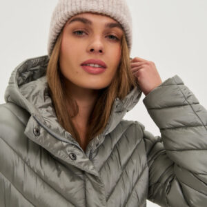 Czapka z dodatkiem wełny beżowa