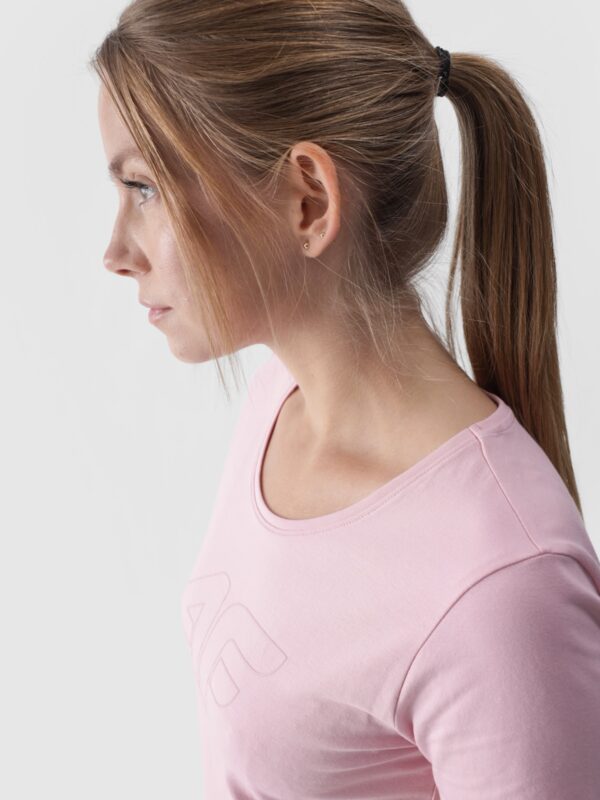 118ff837d4c89702d269a488f619a3f5a3adcb6d 4F T-shirt slim z nadrukiem damski - różowy