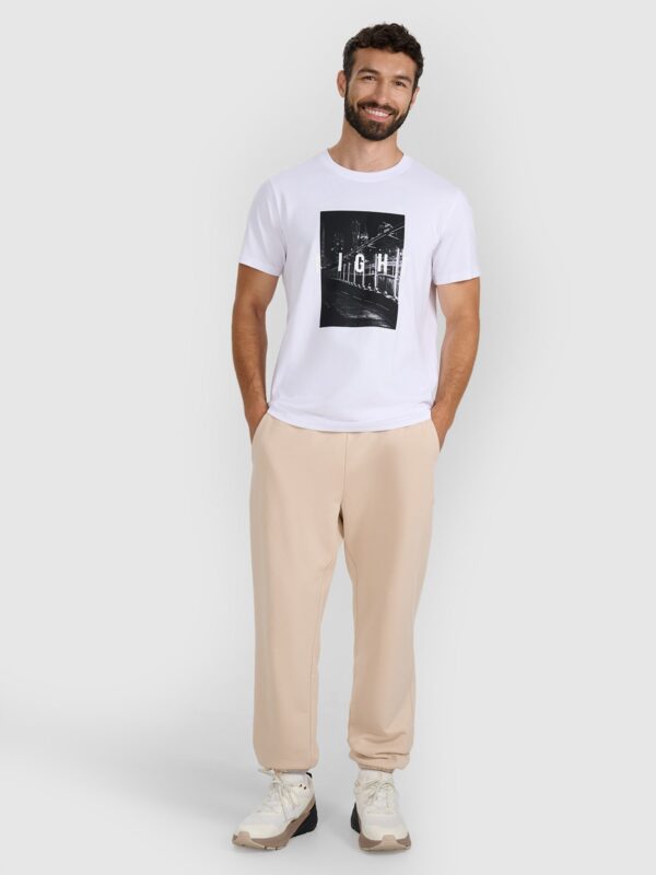 121cf2819a5d9351db87104ad28da3e020e98f6c 4F T-shirt regular z nadrukiem męski - biały