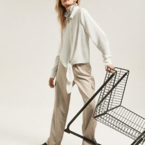 Koszula z długimi rękawami i wiązaniem biała