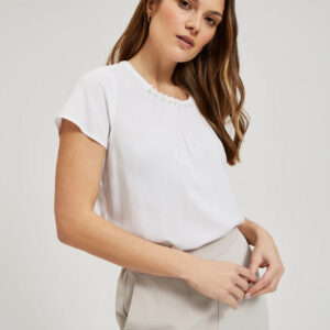 Koszula ozdobiona koralikami na dekolcie biała