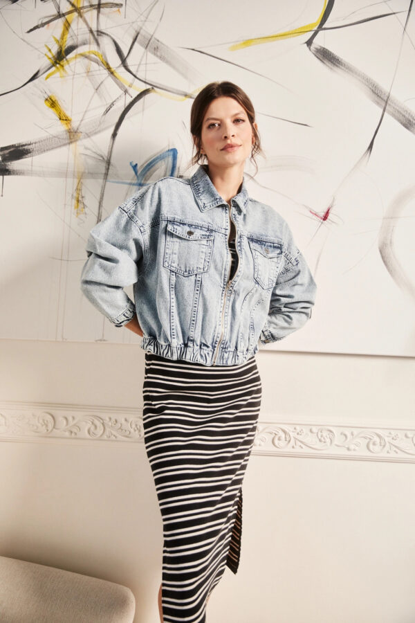 Jeansowa kurtka zapinana na zamek niebieska