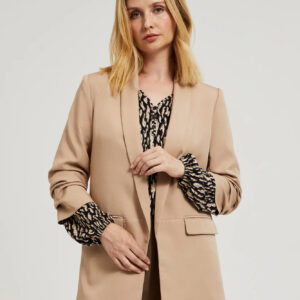 Gładka beżowa marynarka z marszczonymi rękawami 3/4