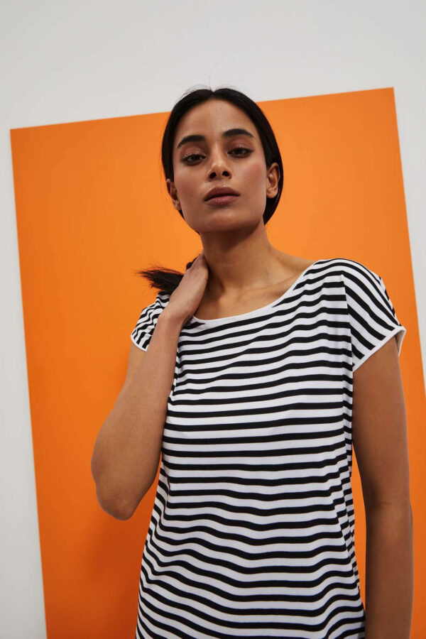 1e0ab5e4ab761df1464d354b2c8b972b55cc4936 Prosta sukienka w paski