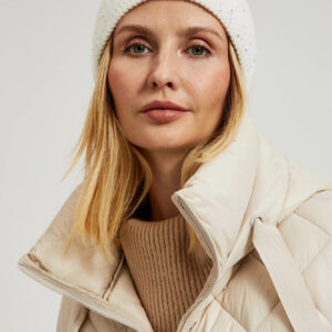 Czapka z dżetami biała