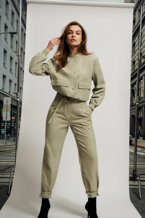 Gładkie spodnie oliwkowe