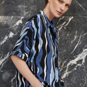 Wzorzysta koszula z krótkimi rękawami niebieska