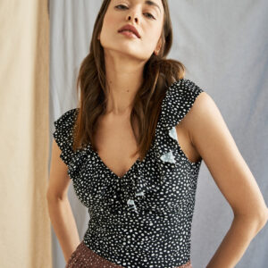 222fa62ce7ed91c8a5846933ecb18c0a001a0f54 Jednoczęściowy strój kąpielowy z ozdobnym dekoltem czarny