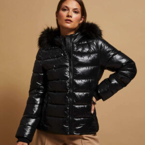 Pikowana kurtka z futrzanym kapture